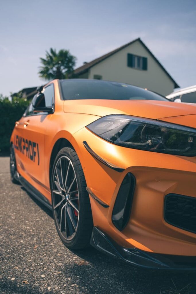 Sportliches Fahrschulauto von Fahrlehrer Basel – BMW M135i der Fahrschule Lenkprofi